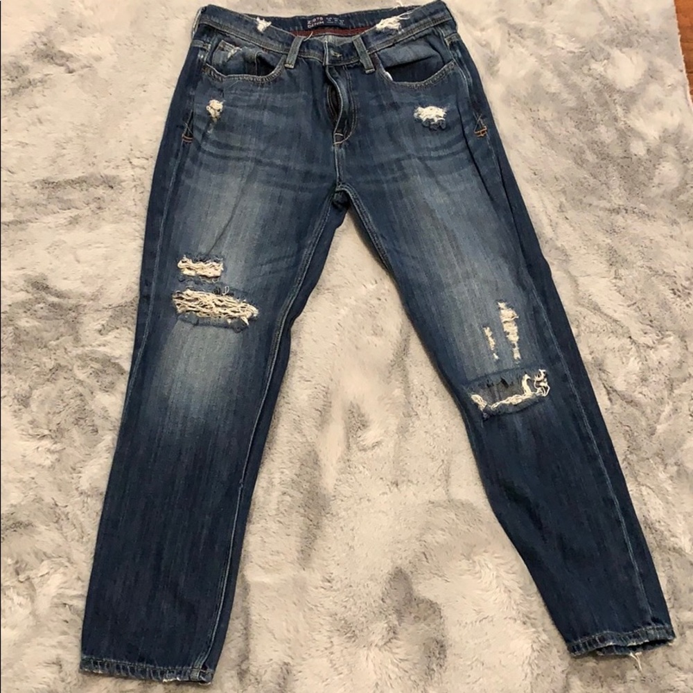 Distresses boyfriend jeans